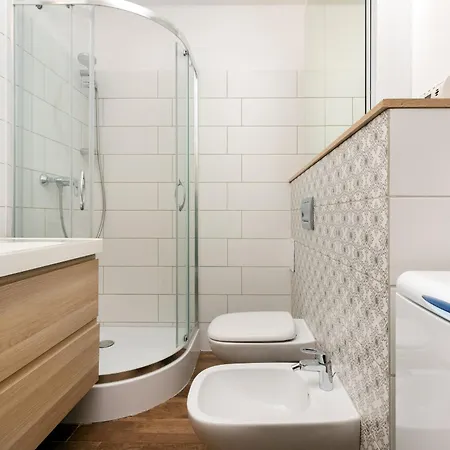 Beige Studio On The Coast With Parking And Balcony In By Renters アパート
