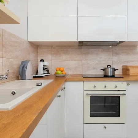 アパート Beige Studio On The Coast With Parking And Balcony In By Renters *
