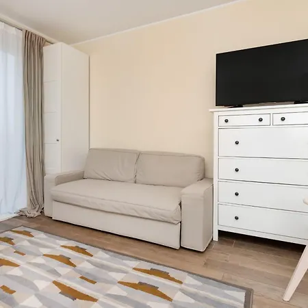 Beige Studio On The Coast With Parking And Balcony In By Renters * グディニャ