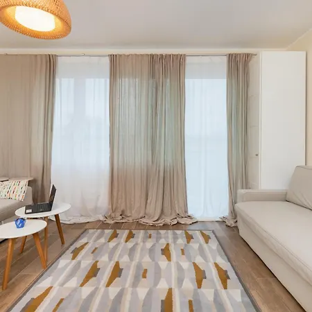 Beige Studio On The Coast With Parking And Balcony In By Renters アパート