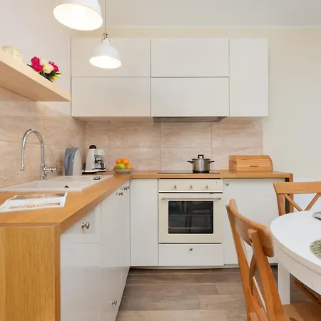 Beige Studio On The Coast With Parking And Balcony In By Renters アパート *