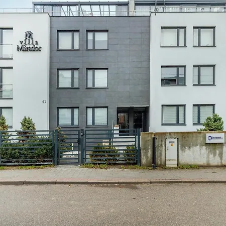 Beige Studio On The Coast With Parking And Balcony In By Renters アパート *